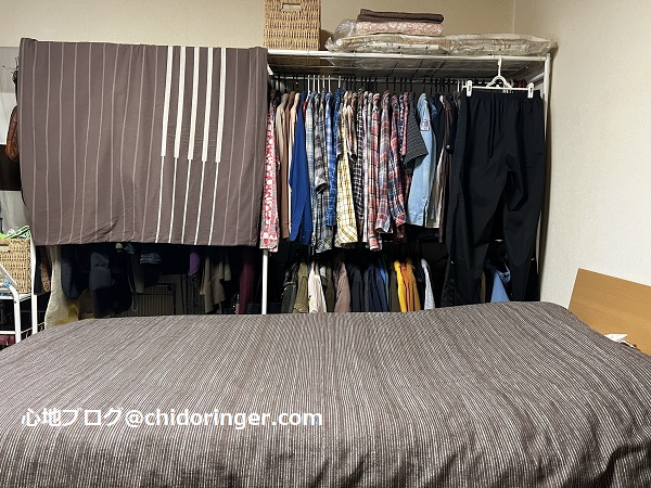 賃貸住宅寝室の洋服収納とベッドの位置関係